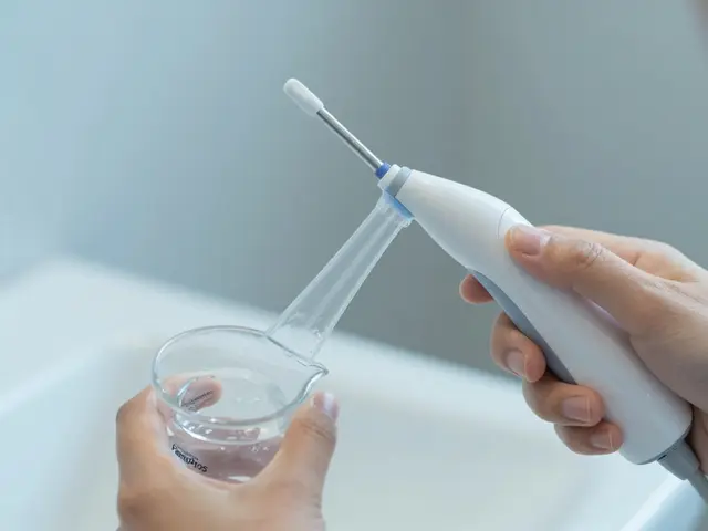 Co dávat do ústní sprchy? Správné roztoky pro Curaprox a jak je používat