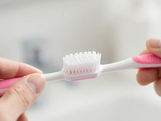 Jak se vyhnout bolesti předních zubů: Ověřené kroky pro prevenci a úlevu