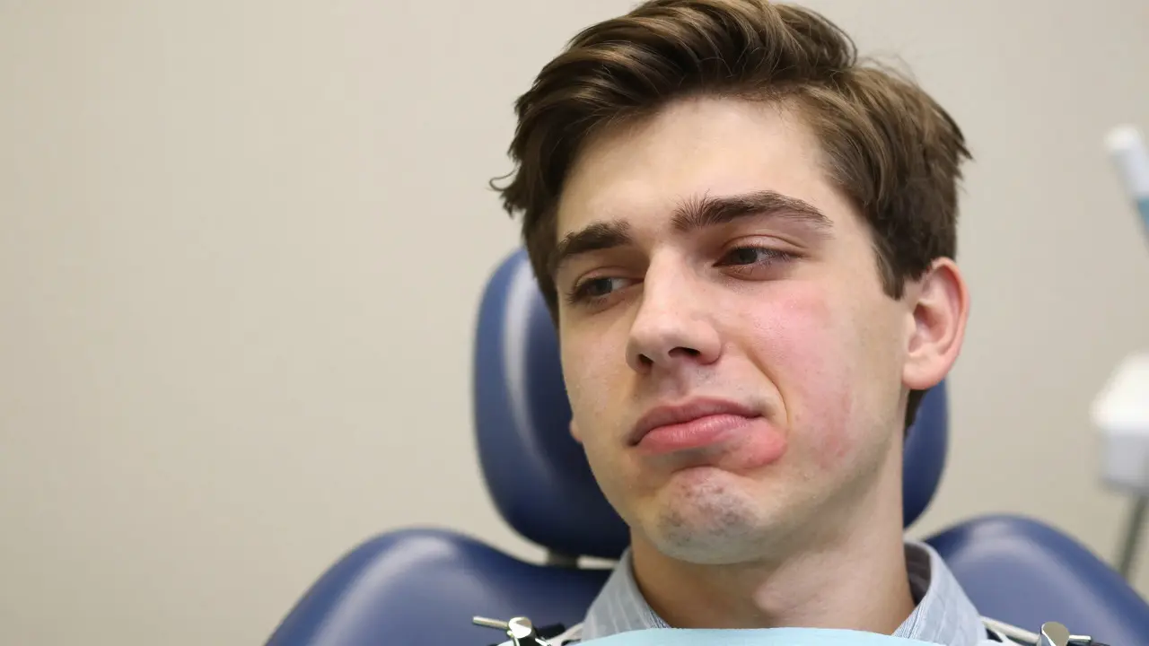 Jak dlouho působí anestezie zubu? Doba účinku po extrakci a co dělat, když necítíte rty